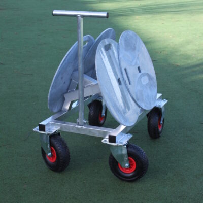 Robuuste kar met vier grote wielen voor transport over bijna elk terrein. Compact ontwerp van minder dan 70cm breedte.