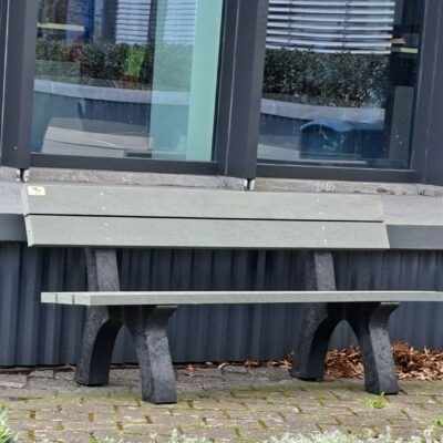 Parkbank Porto, duurzaam en voordelig. Massief kunststof, geen rot, geen onderhoud. In diverse kleuren leverbaar.