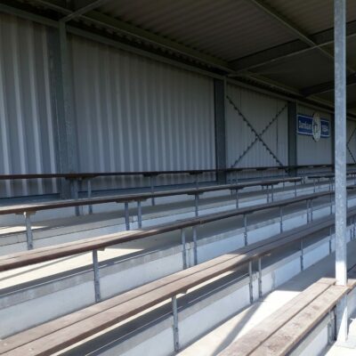 U kunt bij deze tribune-serie ook kiezen voor kuipstoelen in uw clubkleuren, maatwerk - vakwerk.