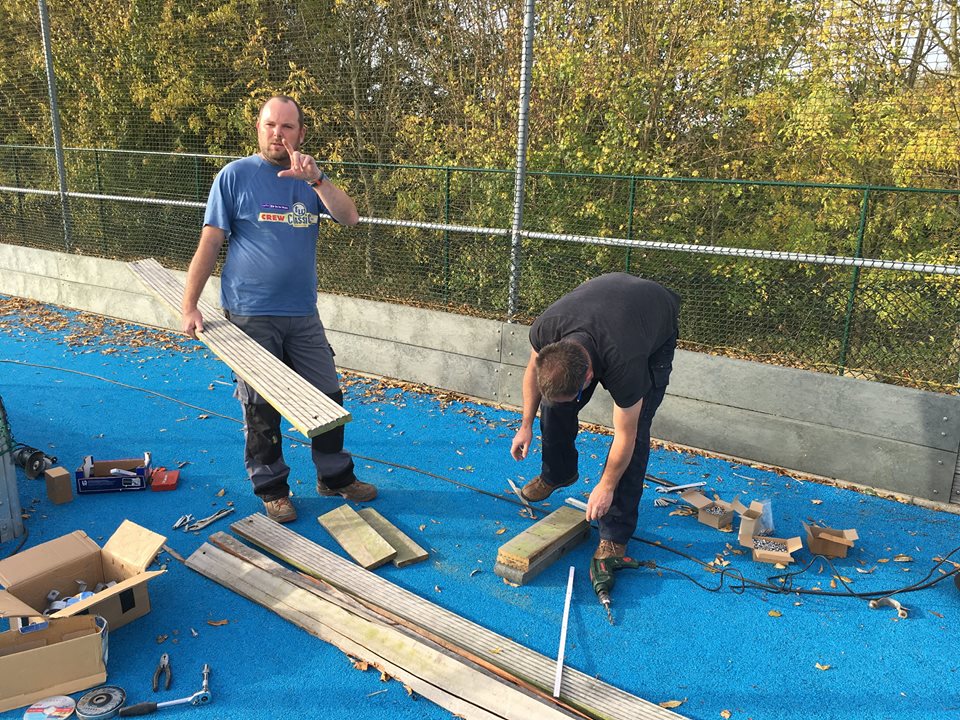 Slagplanken 21 Eenvoudige montage en leuk om te doen met een paar handige vrijwilligers. Maar vanzelfsprekend kunnen wij ook de montage verzorgen.