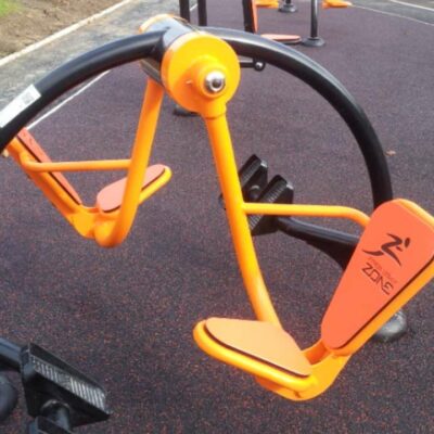 De topsegment buiten fitnesstoestellen van FZL brengen luxe, duurzaamheid en topprestaties samen in één unieke fitnesservaring.