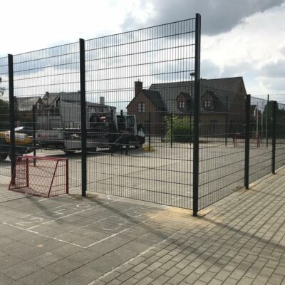 Uitgevoerd met hoge wanden, Pannaveld met de afmetingen 10 x meter