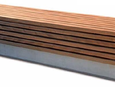 Parkbank model Litho, ook zonder rugleuning bijzonder fraai.