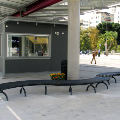 Parkbank Rest zonder rugleuning. Deze parkbanken zijn absoluut een aanwinst voor de openbare en semi openbare ruimtes. Straatmeubilair op zijn mooist.