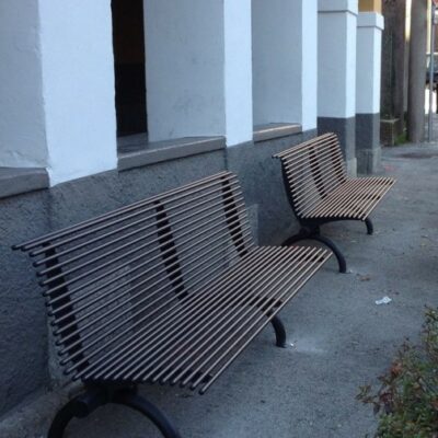 Parkbanken model REST gecoat in een fraaie Corten kleur