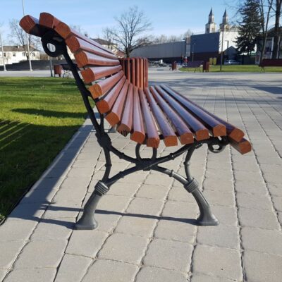 Ontdek de Parkbank Romantica, een klassieke gietijzeren parkbank met rustieke charme en optimaal zitcomfort.