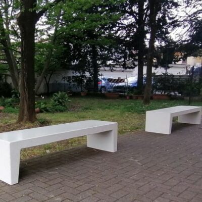 Door het gewicht kunnen deze parkbanken vrijstaand geplaatst worden