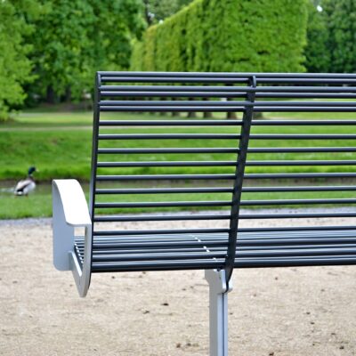 Design park- straatmeubilair op zijn mooist. Parkbank model Babia.