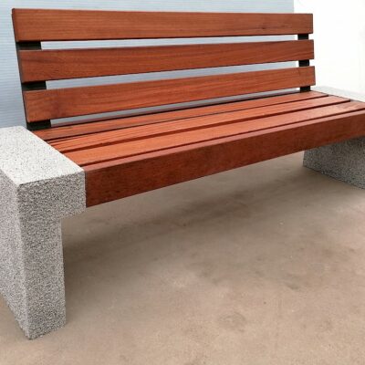 Parkbank Kampas, met diverse houtafwerkingen leverbaar. Ook als parkban zonder leunig.