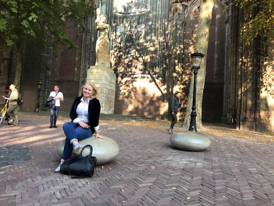 Onze parkbanken in de vorm van een Smartie, ook in diverse fraaie kleuren leverbaar