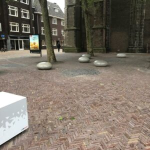 Smarties. Hufterproof straatmeubilair en vrolijke blikvangers.