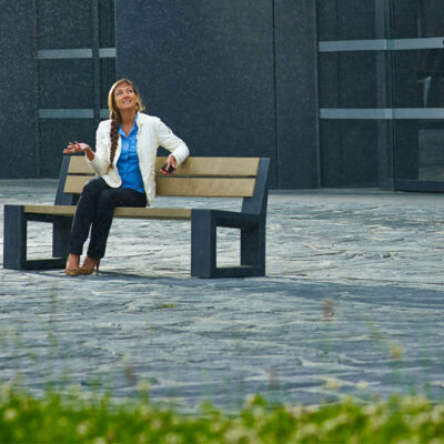 Parkbank Matrix. Elegant, rotvrij en grafitti-proof. Deze parkbanken zijn een aanwinst voor de openbare ruimtes en ook nog eens milieuvriendelijk.