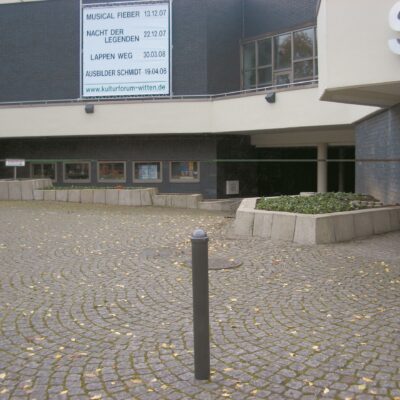 Afzetpaal met halfronde kop, afgebeeld in ral 7016. Verrassend voordelige en duurzame afzetpalen.