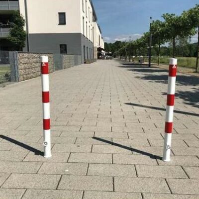 Parkeerpalen in de uitneembare uitvoering. D60mm. Met drtiekantslot.
