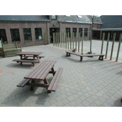 Kunststof picknicksets die jarenlang onbezorgd meegaan. Onderhoudsarm park- en straatmeubilair.
