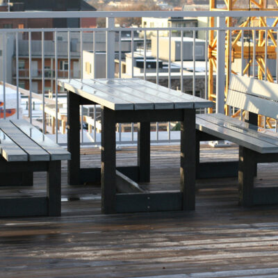 Picknickset Londen. Leverbaar in diverse kleuren. Deze picknickset is leverbaar met parkbanken zonder rugleuning en met parkbanken met rugleuning. Voordelige en duurzame picknicksets voor de openbare en semi-openbare ruimtes.