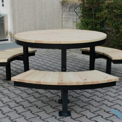 De Picknicktafel model Bilbao is een uitstekende keuze voor zowel openbare als privéruimtes, dankzij zijn inclusieve ontwerp