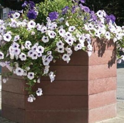 Bloembakken speciaal gemaakt voor buiten. Duurzaam, geproduceerd van gerecyclede kunststoffen.