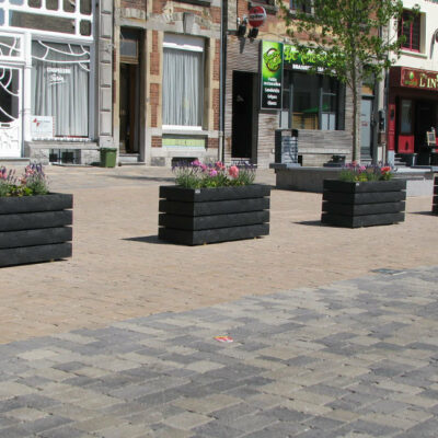 Dankzij het gebruik van 100% gerecycled kunststof en een productieproces volgens het Cradle to Cradle-principe bieden de Agora plantenbakken een circulaire en toekomstbestendige keuze voor groene projecten in de buitenruimte