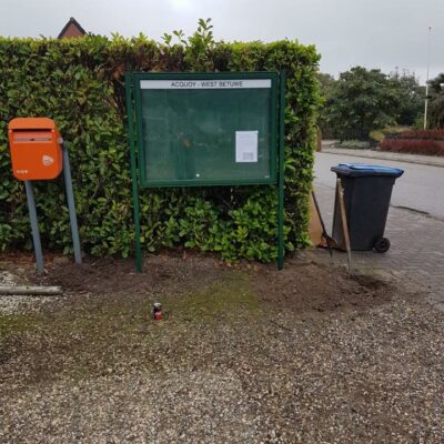 Onze informatieborden kunnen in iedere standaard raL kleur gecoat worden. Afgebeeld Dennegroen. En ook de montage van uw informatiebord kunnen wij voor u verzorgen.