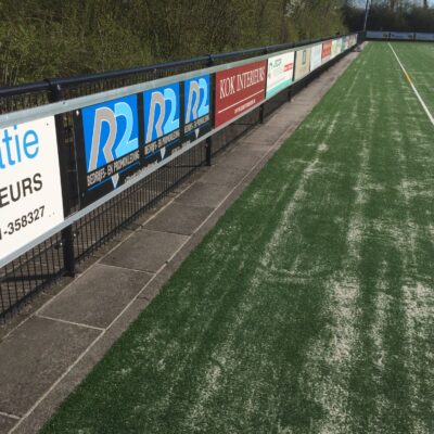 Reclamebord ophangprofielen PRO. De uitkomst voor iedere sportvereniging.