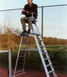 Aluminium scheidsrechterstoel, dus zowel voor de tennis als voor volleybal geschikt