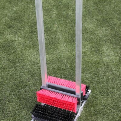 Schoenveger, schoenpoetser met handvat. De ideale oplossing voor uw sportvereniging.
