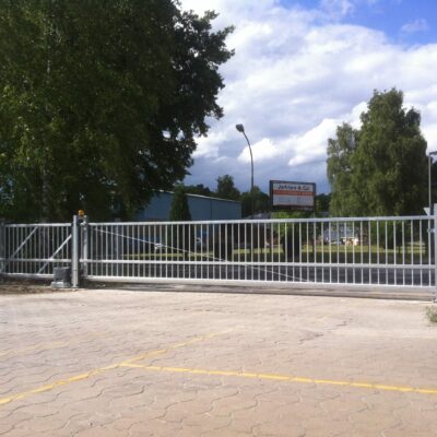 Schuifpoorten van SKWshop. Messcherpe prijzen en volledig voor u geïnstalleerd.