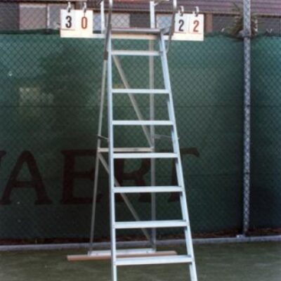 Naast het scorebord voor uw tennisvereniging, kunt u ook voor de scheidsrechterstoel bij ons terecht.