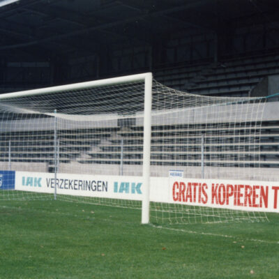 Spanpalen van uitstekende kwaliteit. Per set van 4 stuks. Compleet met grondpotten.