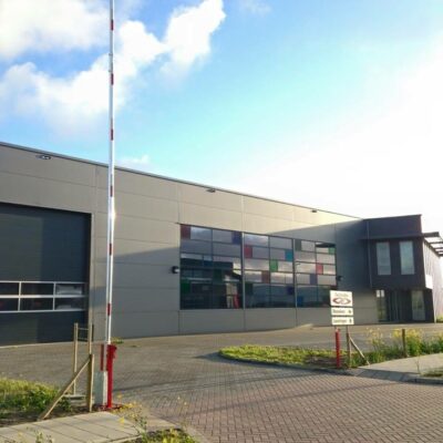 Handmatige Slagboom Budget, lengte 6 meter. Deze slagboom is uitgevoerd met cilinderslot.