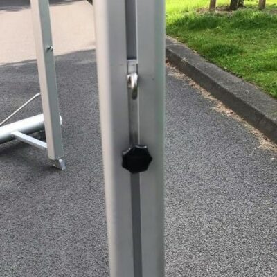 Door de spaninrichting, is het badminton-net zeer eenvoudig af te spannen