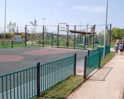 Sportkooien en pannavelden uit de PS200-serie, geproduceerd van Robuust spijlen-hekwerk