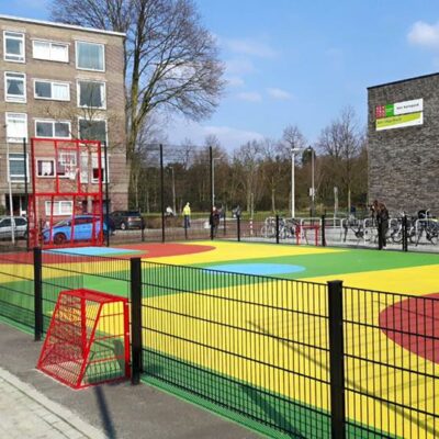 Onze grote voetbalkooi in Utrecht met een Granuplast rolcoating als speelvloer