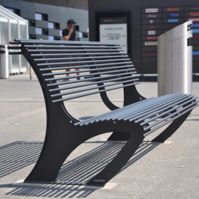 Straatbank - parkbank Koper met een zeer elegant design. Absoluut een aanwinst voor de buitenruimte.