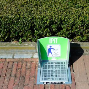 Een tegel asbak is en blijft een handig en duurzaam alternatief voor de reguliere buiten asbakken