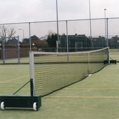 Deze tennis netpalen zijn bijzonder degelijk en duurzaam en ideaal om tijdelijke tennisbanen te creëren.