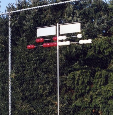 Een eenvoudig, goed zichtbaar scorebord voor tennis met schuifkogels