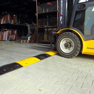 Sneldheidsdrempel van gerecycled materiaal