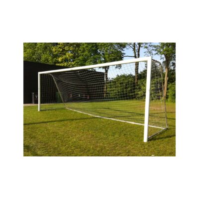 Aluminium voetbaldoel model VD112. Een klassieker onder de vaststaande aluminum voetbaldoelen. Compleet geleverd met lange grondpoten, spieën en nethaken.