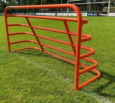 Aluminium voetbaldoel - voetbaldoeltje model Tube in de vrolijke oranje kleur. Ideaal voor uw voetbaltrainingen en een aanwinst voor schoolpleinen
