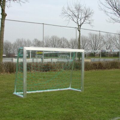Voetbaldoel model TRD230. Licht van gewicht en toch bijzonder duurzaam. Afgebeeld de volledig gelaste uitvoering. Deze aluminium voetbaldoeltjes zijn ook met inklapbare netbeugel leverbaar.!
