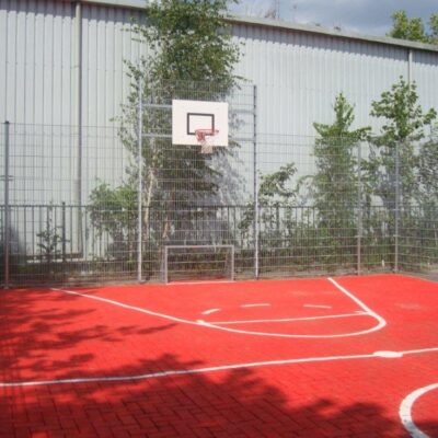Sportkooi, voetbalkooi Basic, hier uitgevoerd als voetbal basketbalcombinatie met vloercoating en sportbelijningen.