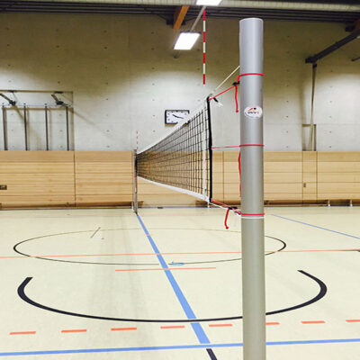 Volleybal wedstrijdnet die voldoet aan de FIVB normen inclusief wit-rode glasfiber antennes.