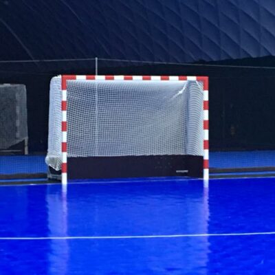 Losse inzetschotten voor zaaldoelen. Afgebeeld de donkere Betonplex-variant