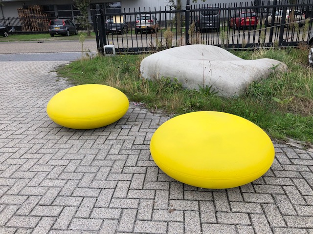 Vrolijk en duurzaam straatmeubilair, de Smarties van SKWshop