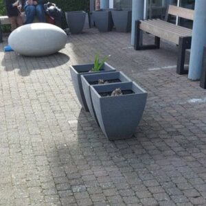 Onze Smarties met anti graffitticoating in Heist op den Berg samen met onze massief kunststof parkbanken model Canvas.